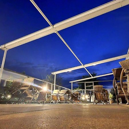 Haus Vier Hotel โกรสเรสเชน ภายนอก รูปภาพ