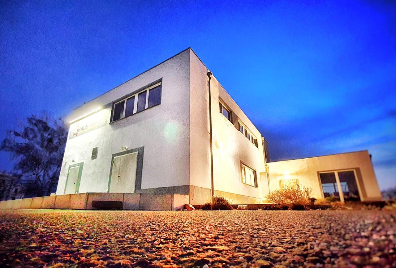 Haus Vier Hotel โกรสเรสเชน ภายนอก รูปภาพ